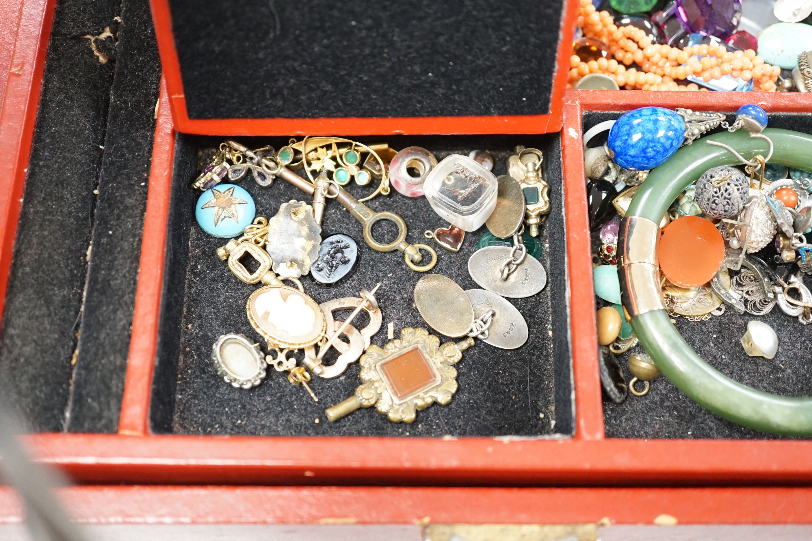 A box of assorted jewellery including loose stones, coral necklace, 9ct gold ring, a turquoise and seed pearl set yellow metal pendant, watch keys, cufflinks, costume jewellery etc.